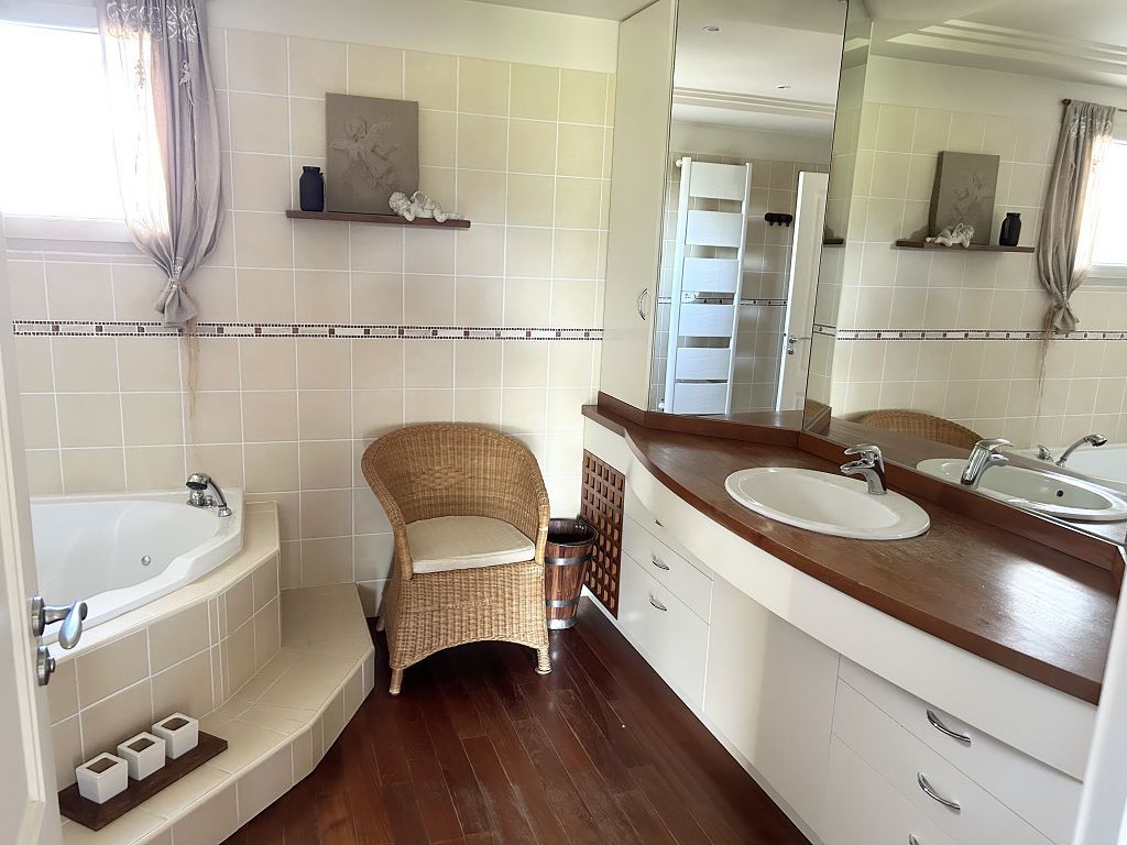 Maison d'architecte MONTROND LES BAINS (42210) ROCHETTE IMMOBILIER